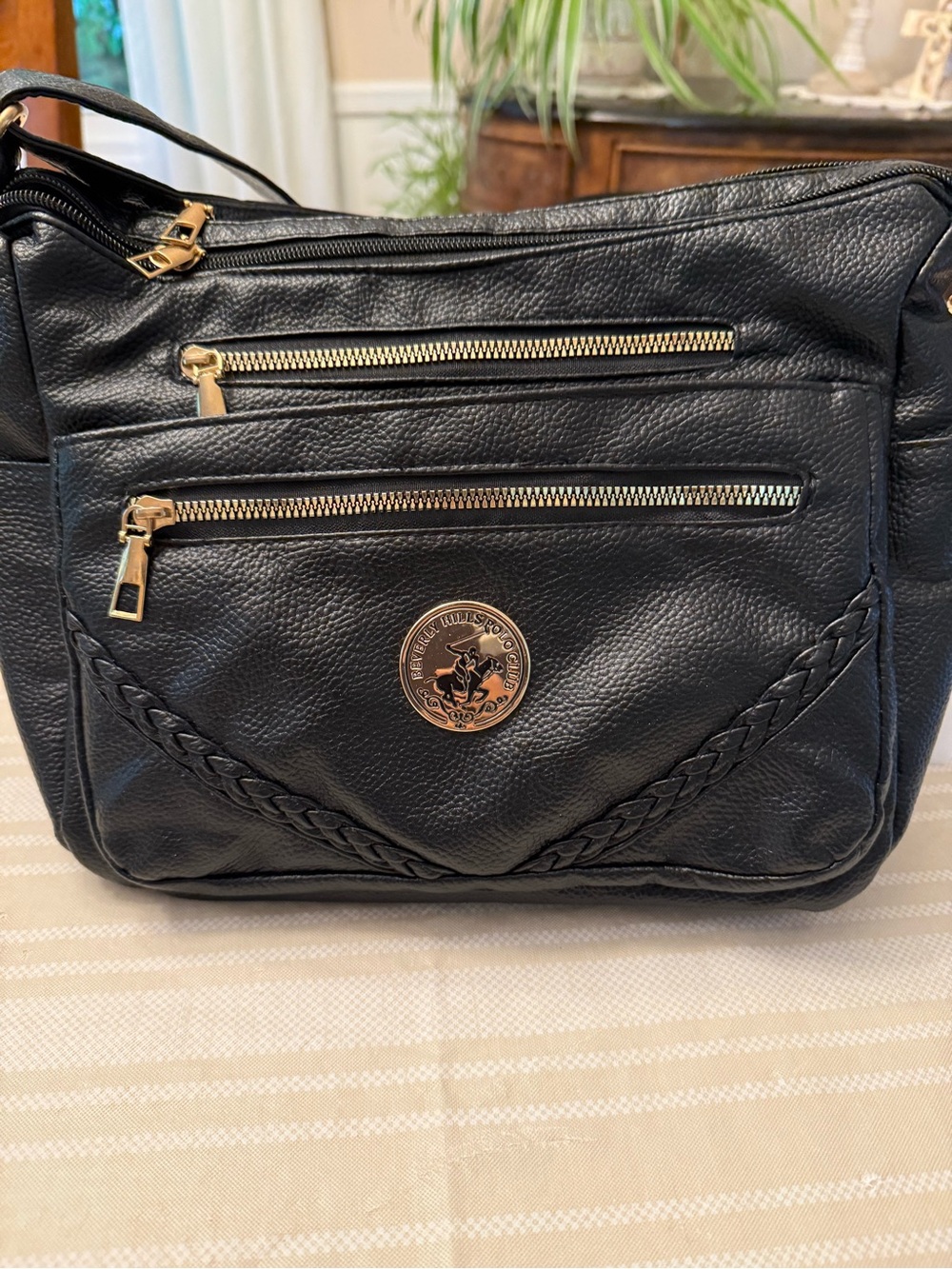 Beverly Hills Polo Club– Black Leather Crossbody Bag measuring 10 x 14 x 4“